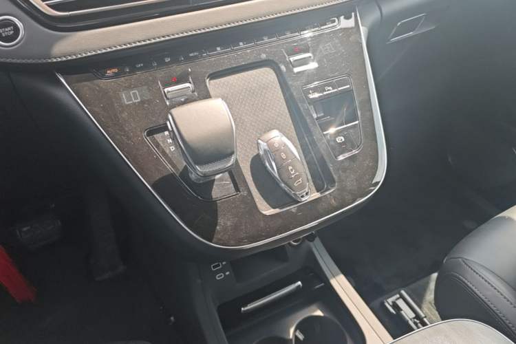 Used Hongqi HQ9 PHEV 2024 2.0T Four-Wheel Drive Business Edition Gear Lever