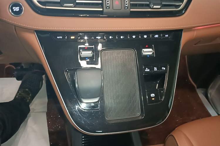 Used Hongqi HQ9 PHEV 2024 2.0T Four-Wheel Drive Luxury Edition Gear Lever