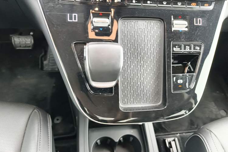 Used Hongqi HQ9 PHEV 2024 2.0T Four-Wheel Drive Luxury Edition Gear Lever