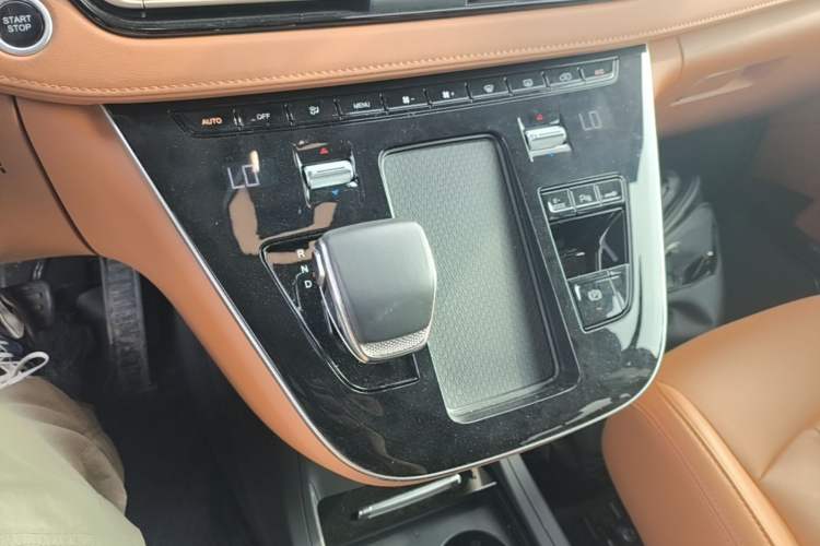 Used Hongqi HQ9 PHEV 2024 2.0T Four-Wheel Drive Business Edition Gear Lever