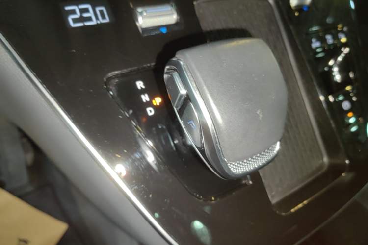 Used Hongqi HQ9 PHEV 2024 2.0T Four-Wheel Drive Luxury Edition Gear Lever