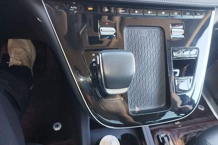 Used Hongqi HQ9 PHEV 2024 2.0T Four-Wheel Drive Luxury Edition Gear Lever