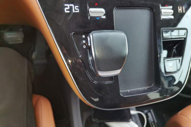 Used Hongqi HQ9 PHEV 2024 2.0T Four-Wheel Drive Business Edition Gear Lever