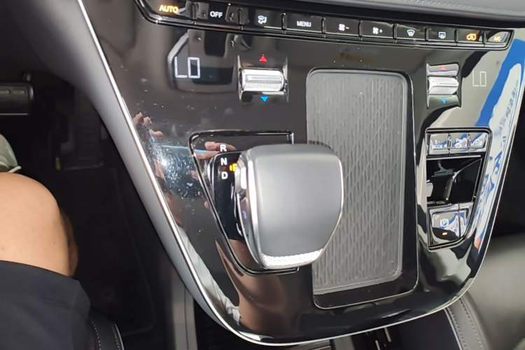 Used Hongqi HQ9 PHEV 2024 2.0T Four-Wheel Drive Luxury Edition Gear Lever