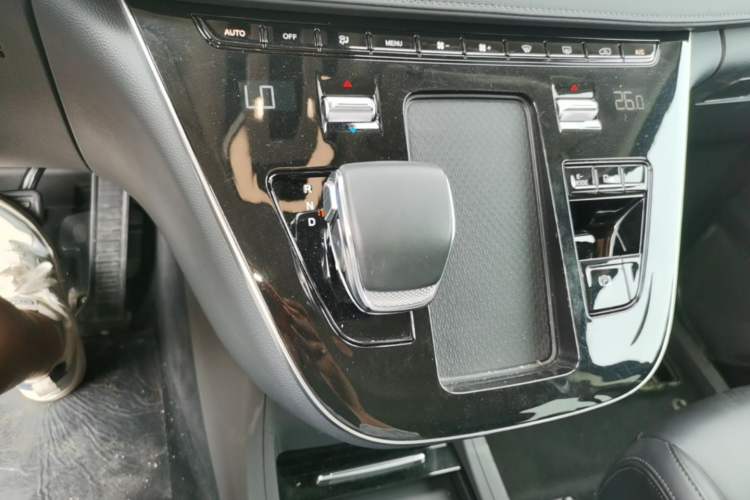 Used Hongqi HQ9 PHEV 2024 2.0T Four-Wheel Drive Business Edition Gear Lever