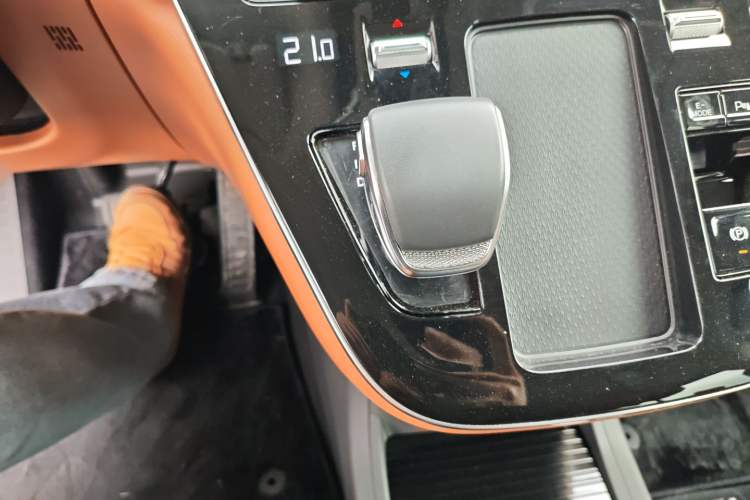 Used Hongqi HQ9 PHEV 2024 2.0T Four-Wheel Drive Business Edition Gear Lever