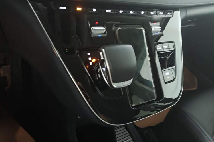 Used Hongqi HQ9 PHEV 2024 2.0T Four-Wheel Drive Business Edition Gear Lever