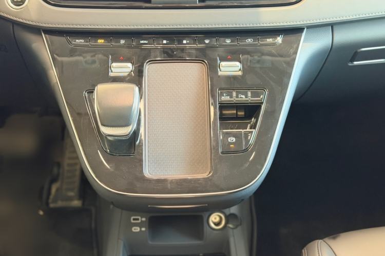 Used Hongqi HQ9 PHEV 2024 2.0T Four-Wheel Drive Business Edition Gear Lever