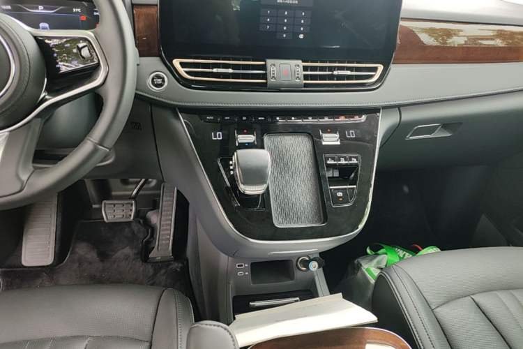 Used Hongqi HQ9 PHEV 2024 2.0T Four-Wheel Drive Luxury Edition Gear Lever
