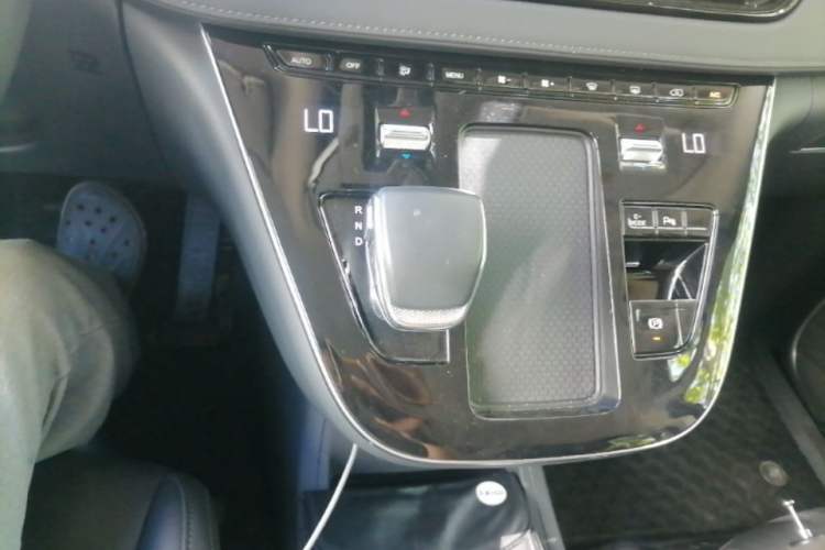 Used Hongqi HQ9 PHEV 2024 2.0T Four-Wheel Drive Business Edition Gear Lever