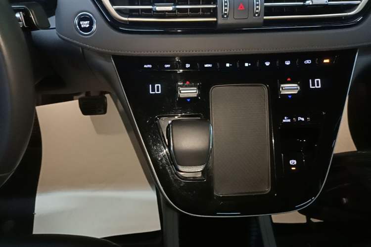 Used Hongqi HQ9 PHEV 2024 2.0T Four-Wheel Drive Business Edition Gear Lever