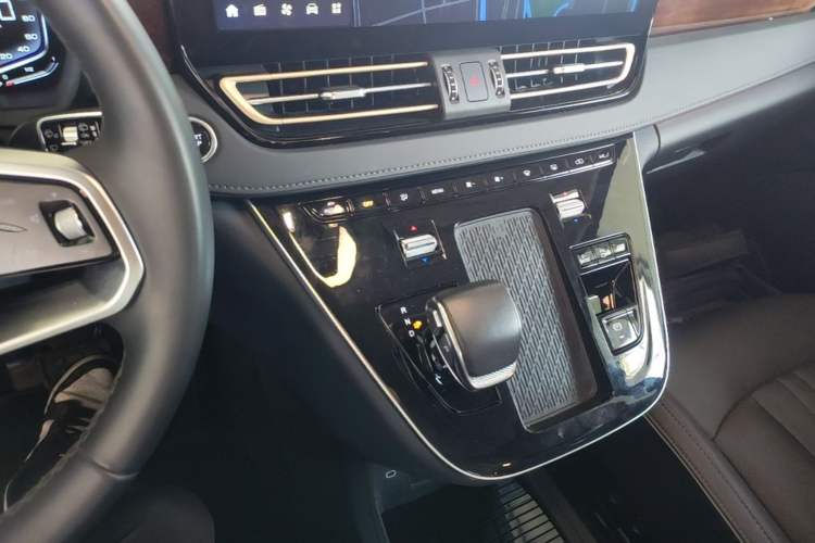 Used Hongqi HQ9 PHEV 2024 2.0T Four-Wheel Drive Luxury Edition Gear Lever