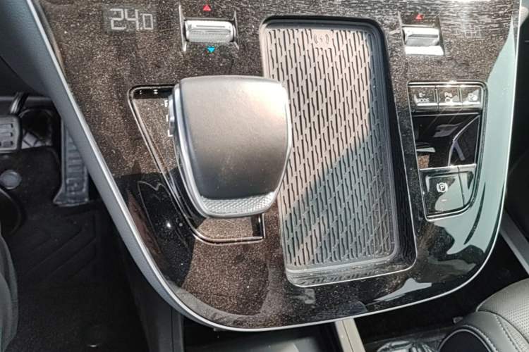Used Hongqi HQ9 PHEV 2024 2.0T Four-Wheel Drive Luxury Edition Gear Lever