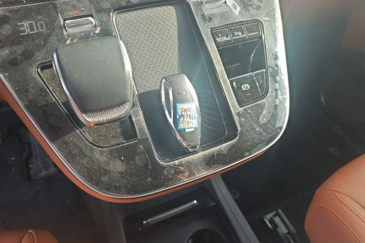Used Hongqi HQ9 PHEV 2024 2.0T Four-Wheel Drive Business Edition Gear Lever