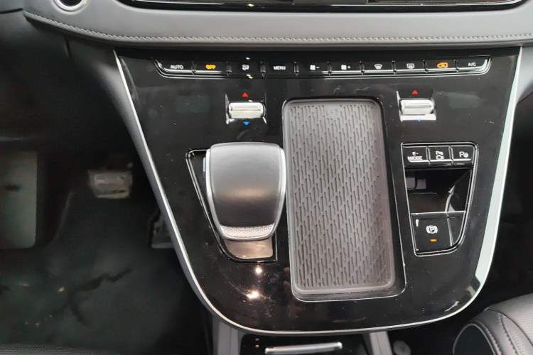 Used Hongqi HQ9 PHEV 2024 2.0T Four-Wheel Drive Luxury Edition Gear Lever