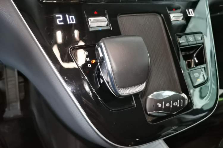 Used Hongqi HQ9 PHEV 2024 2.0T Four-Wheel Drive Luxury Edition Gear Lever