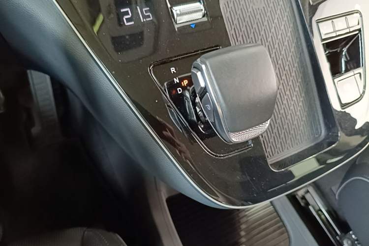 Used Hongqi HQ9 PHEV 2024 2.0T Four-Wheel Drive Luxury Edition Gear Lever