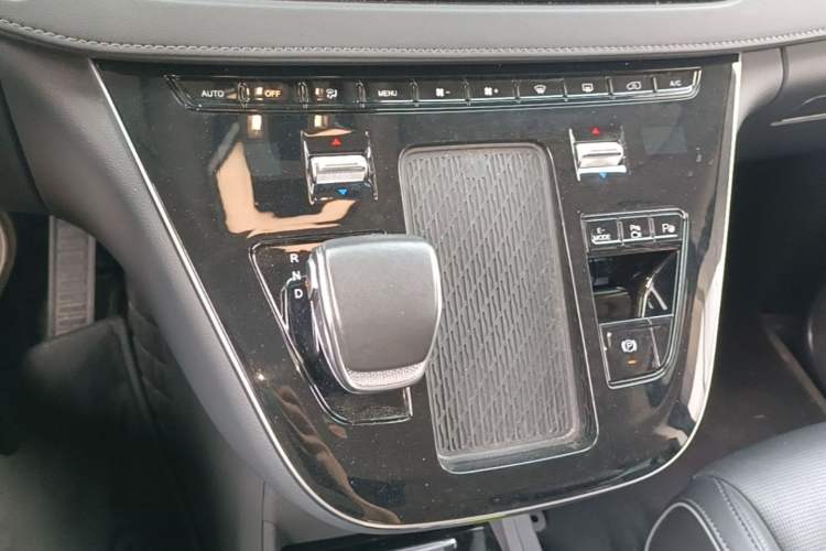 Used Hongqi HQ9 PHEV 2024 2.0T Four-Wheel Drive Luxury Edition Gear Lever