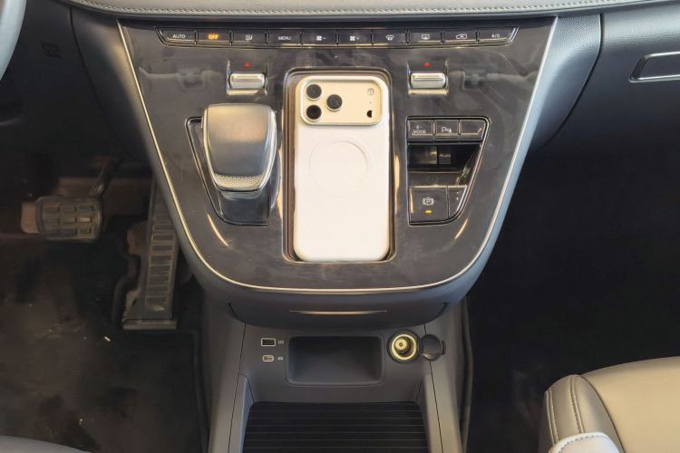 Used Hongqi HQ9 PHEV 2024 2.0T Four-Wheel Drive Business Edition Gear Lever