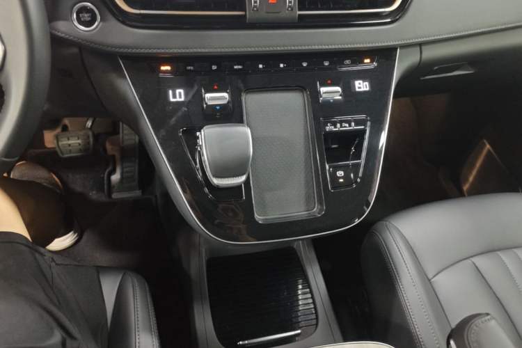 Used Hongqi HQ9 PHEV 2024 2.0T Four-Wheel Drive Business Edition Gear Lever
