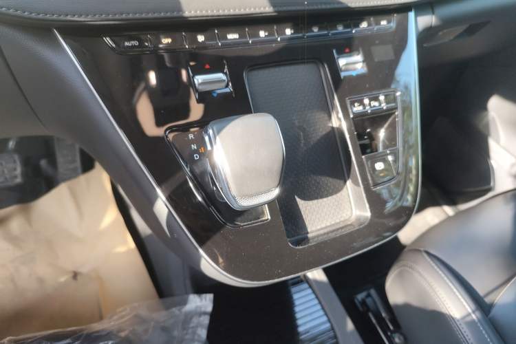 Used Hongqi HQ9 PHEV 2024 2.0T Four-Wheel Drive Business Edition Gear Lever