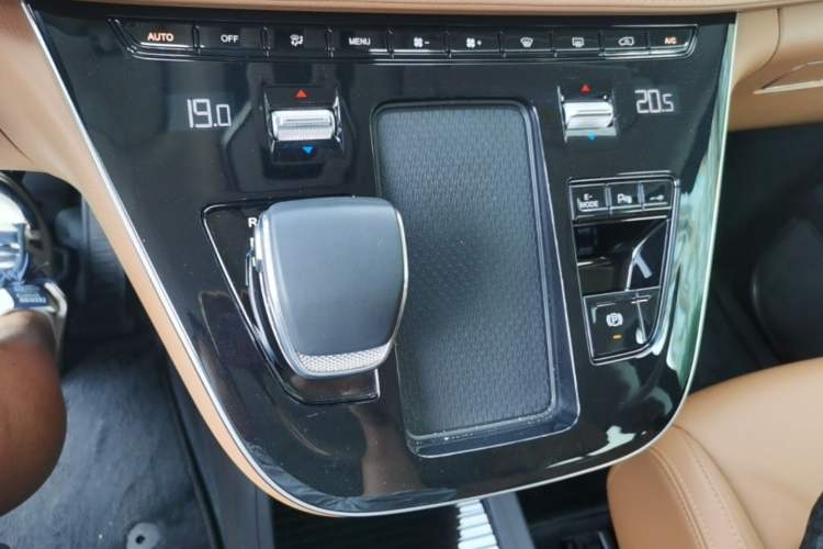 Used Hongqi HQ9 PHEV 2024 2.0T Four-Wheel Drive Business Edition Gear Lever
