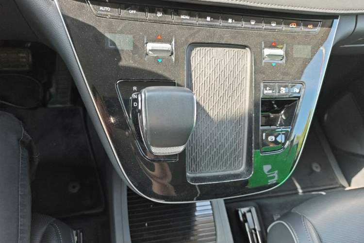 Used Hongqi HQ9 PHEV 2024 2.0T Four-Wheel Drive Luxury Edition Gear Lever
