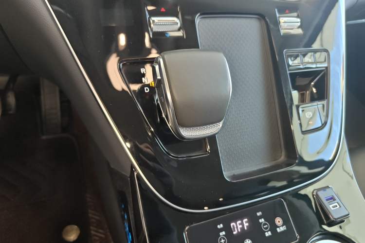 Used Hongqi HQ9 PHEV 2024 2.0T Four-Wheel Drive Business Edition Gear Lever