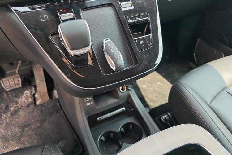 Used Hongqi HQ9 PHEV 2024 2.0T Four-Wheel Drive Business Edition Gear Lever