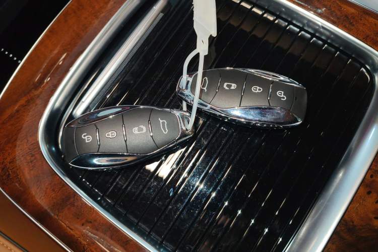 Used Hongqi HQ9 PHEV 2024 2.0T Four-Wheel Drive Luxury Edition Interior 1