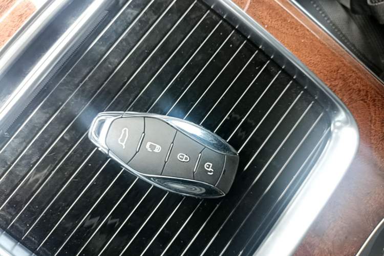 Used Hongqi HQ9 PHEV 2024 2.0T Four-Wheel Drive Luxury Edition Interior 1