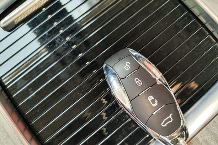Used Hongqi HQ9 PHEV 2024 2.0T Four-Wheel Drive Business Edition Interior 1
