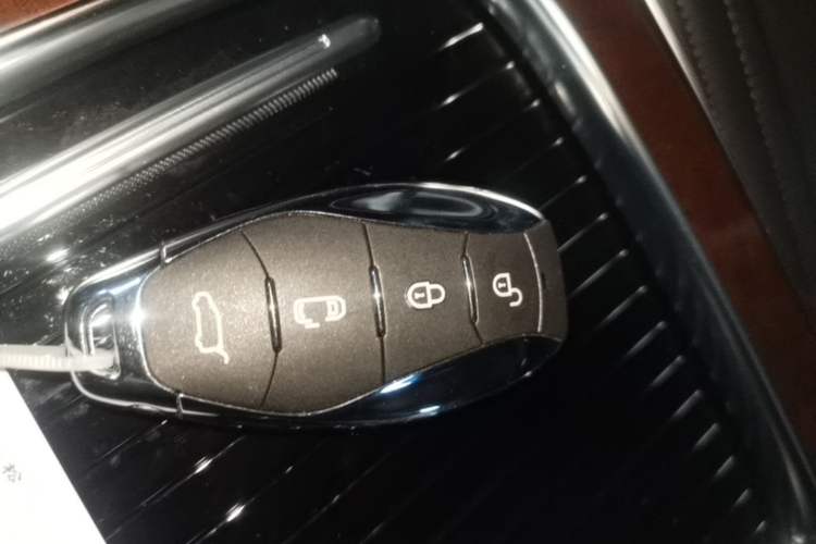 Used Hongqi HQ9 PHEV 2024 2.0T Four-Wheel Drive Luxury Edition Interior 1