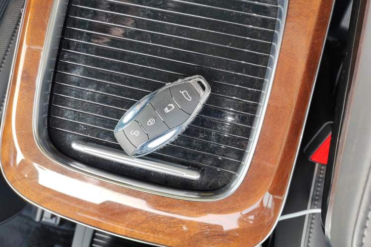 Used Hongqi HQ9 PHEV 2024 2.0T Four-Wheel Drive Luxury Edition Interior 1