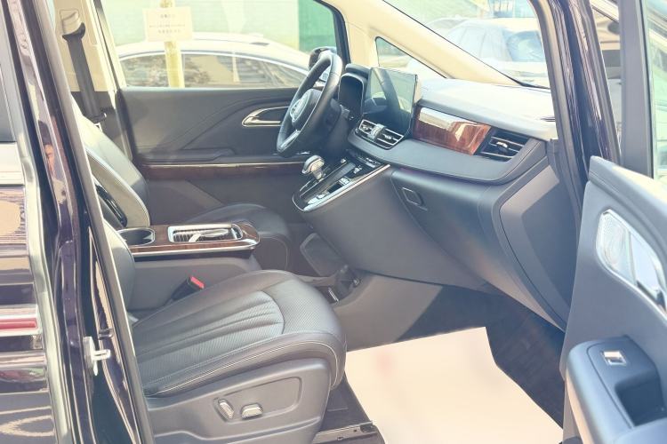 Used Hongqi HQ9 PHEV 2024 2.0T Four-Wheel Drive Luxury Edition Interior 1