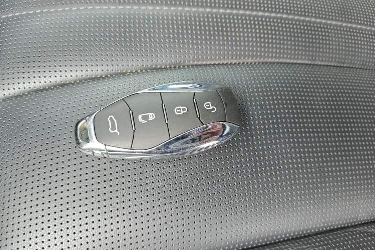 Used Hongqi HQ9 PHEV 2024 2.0T Four-Wheel Drive Luxury Edition Interior 1