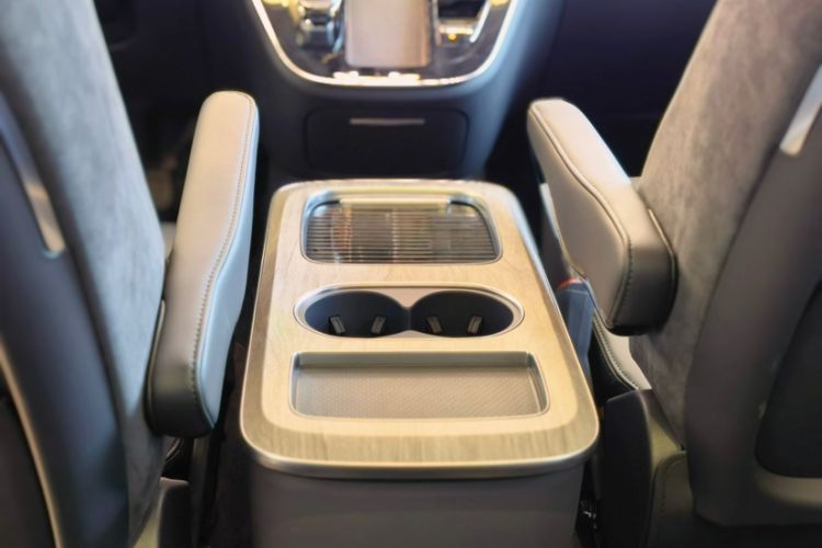 Used Hongqi HQ9 PHEV 2024 2.0T Four-Wheel Drive Business Edition Interior 2