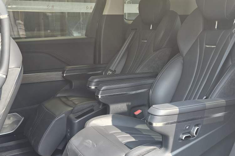Used Hongqi HQ9 PHEV 2024 2.0T Four-Wheel Drive Business Edition Interior 2