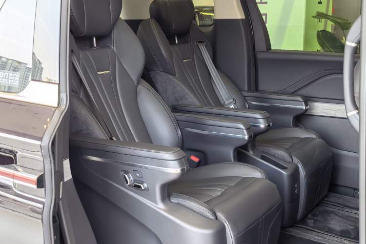 Used Hongqi HQ9 PHEV 2024 2.0T Four-Wheel Drive Business Edition Interior 2