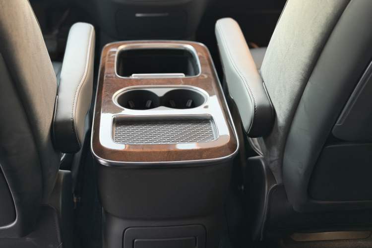 Used Hongqi HQ9 PHEV 2024 2.0T Four-Wheel Drive Luxury Edition Interior 5