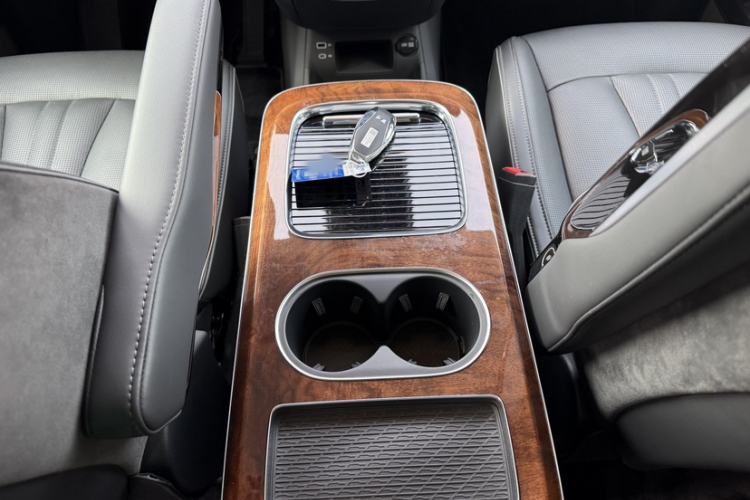 Used Hongqi HQ9 PHEV 2024 2.0T Four-Wheel Drive Luxury Edition Interior 8