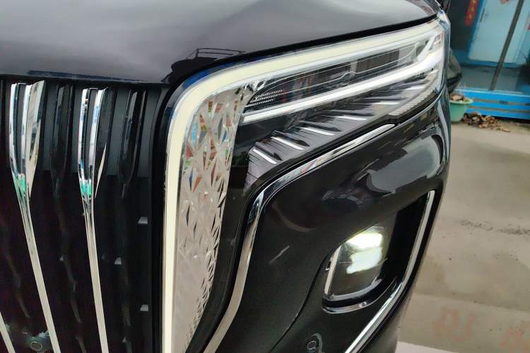 Used Hongqi HQ9 PHEV 2024 2.0T Four-Wheel Drive Luxury Edition Left Front Headlight