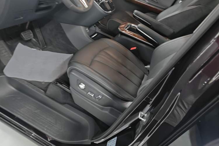Used Hongqi HQ9 PHEV 2024 2.0T Four-Wheel Drive Luxury Edition Left Front Seat