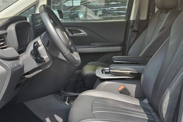 Used Hongqi HQ9 PHEV 2024 2.0T Four-Wheel Drive Business Edition Left Front Seat