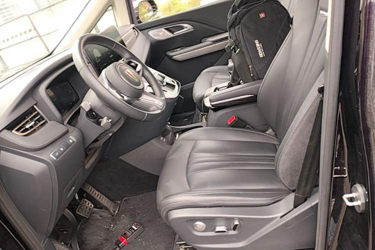 Used Hongqi HQ9 PHEV 2024 2.0T Four-Wheel Drive Business Edition Left Front Seat