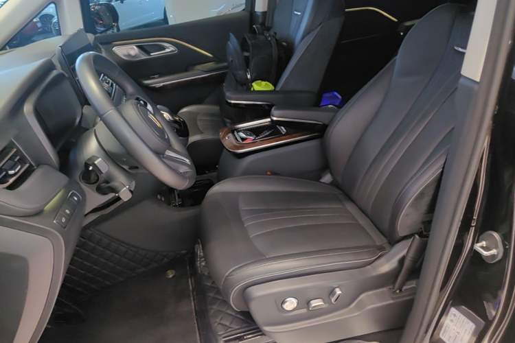 Used Hongqi HQ9 PHEV 2024 2.0T Four-Wheel Drive Luxury Edition Left Front Seat