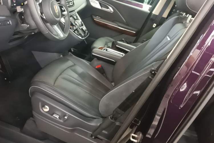 Used Hongqi HQ9 PHEV 2024 2.0T Four-Wheel Drive Luxury Edition Left Front Seat