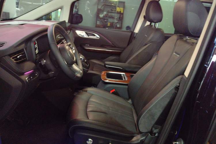 Used Hongqi HQ9 PHEV 2024 2.0T Four-Wheel Drive Luxury Edition Left Front Seat