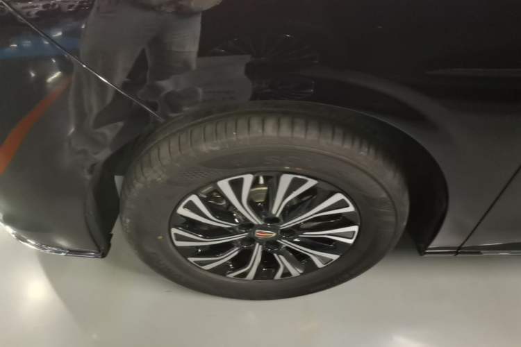 Used Hongqi HQ9 PHEV 2024 2.0T Four-Wheel Drive Business Edition Left Front Wheel Hub
