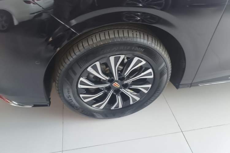 Used Hongqi HQ9 PHEV 2024 2.0T Four-Wheel Drive Luxury Edition Left Front Wheel Hub